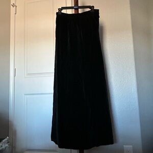 Women’s Vintage Saks Fifth Avenue Elegant Velvet Black Maxi Skirt Size 10 |B31